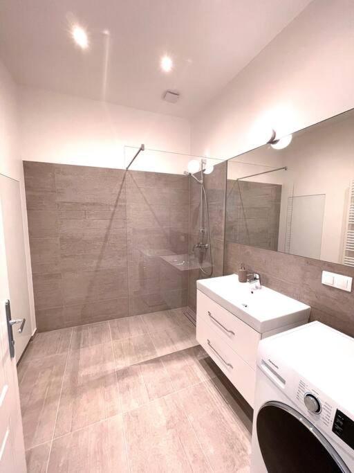 Brand New Spacious & Stylish Aptmt In City-Centre Viyana Dış mekan fotoğraf